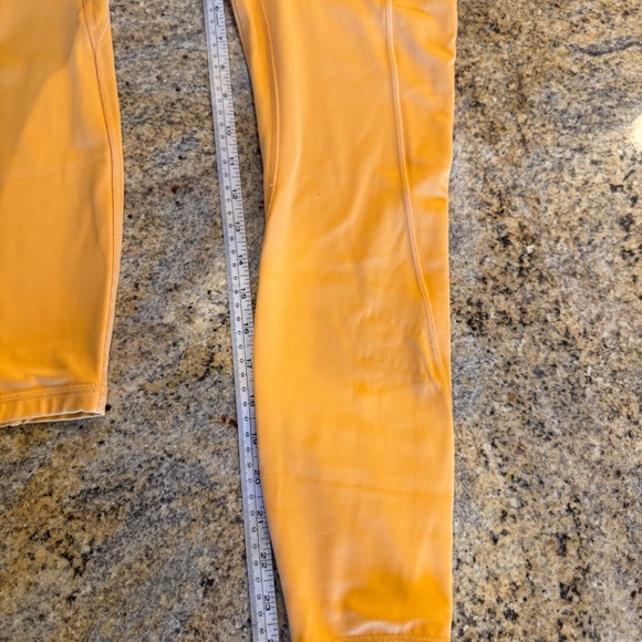 Lululemon Yellow double lined with side pockets. Size 6. - Picture 2 of 2